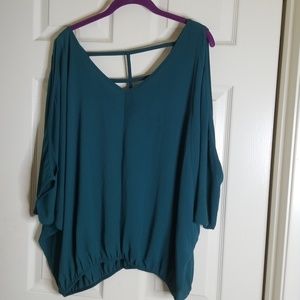 🐇🐰TOTO COLLECTIONS Green top with open arms